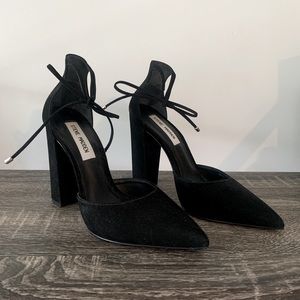 Steve Madden Black Tie Front Stiletto Pump